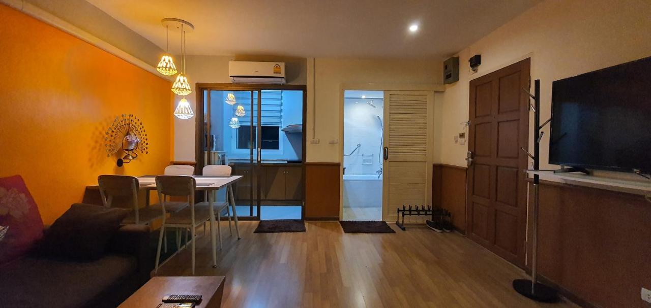 Home At Bazaar Τσιάνγκ Μάι Εξωτερικό φωτογραφία